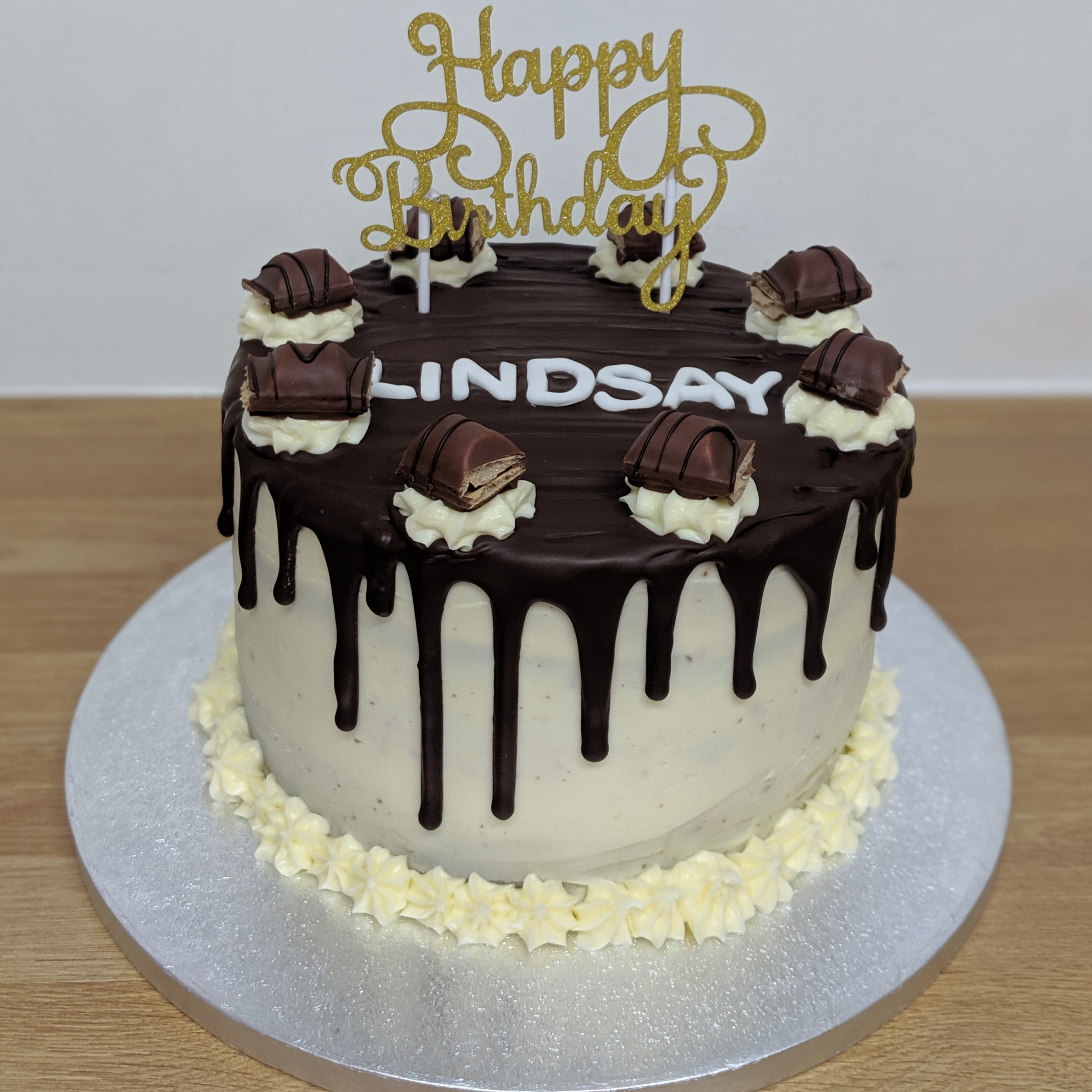 Kinder-bueno Drip Cake