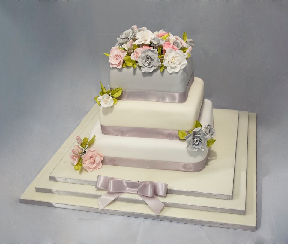Classic square wedding cake